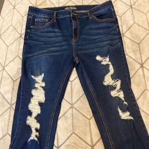 Distressed High Wasted Jeans
